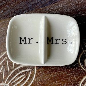Mr & Mrs Ring Holder